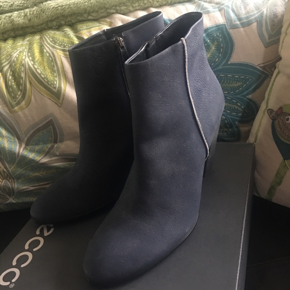 🆕Ecco Women’s Shape 75 leather bootie